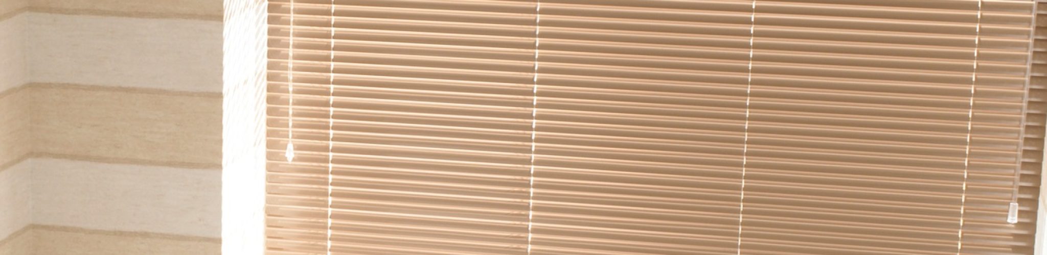 Aluminium Venetian blinds in a bathroom